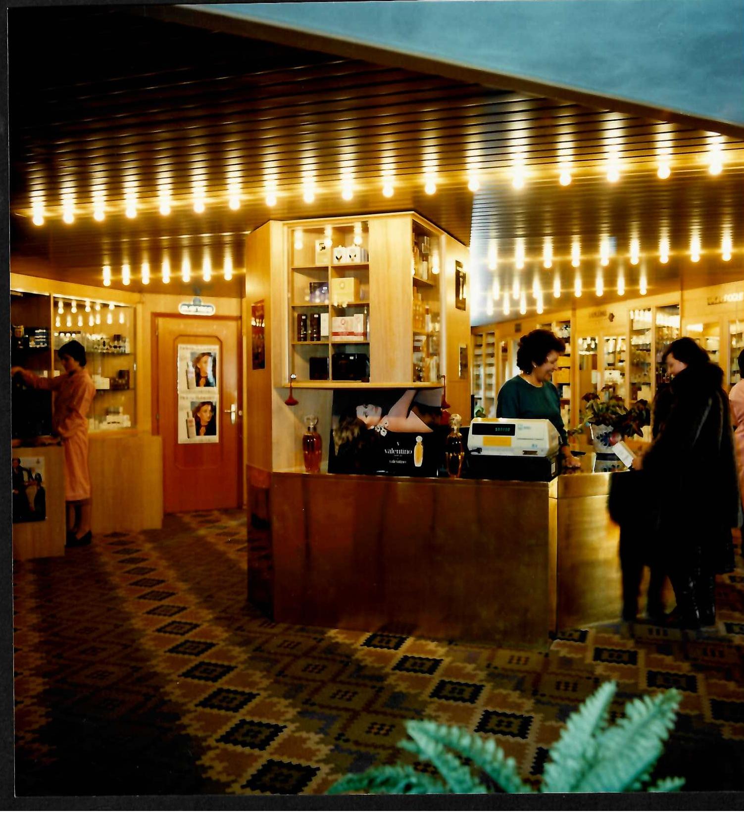 Armida Cantoni in profumeria